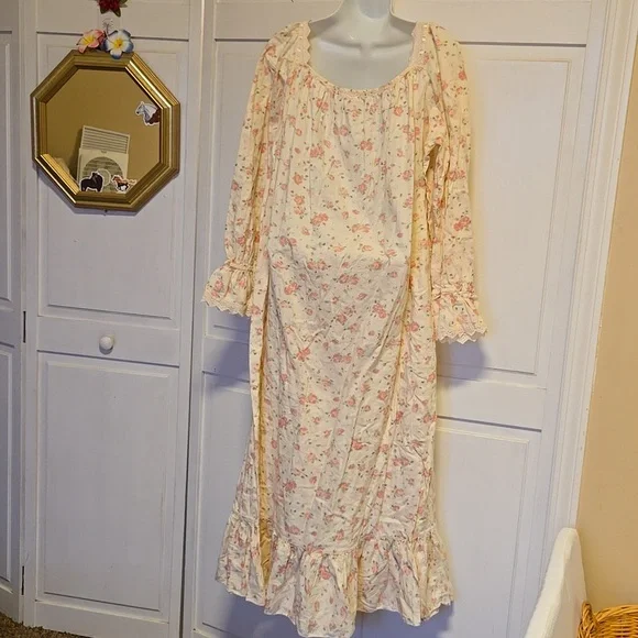 Victorias Secret Flannel Cotton Floral Nightgown L - Picture 2 of 4